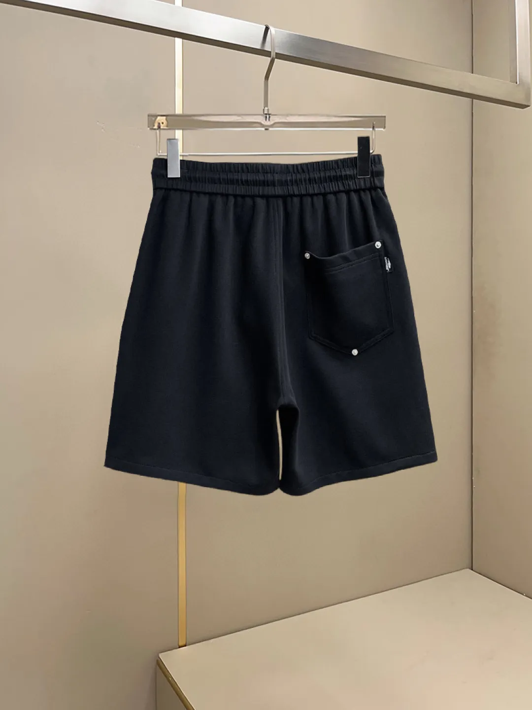 Balenciaga's three-standard complete 2026 summer New Arrival men's casual shorts, advanced custom-made Breathable fabric, Breathable fabric, extremely stretchy and comfortable, impeccable details, top-grade accessories, original logo design concept, delicate and soft feel! The upper body fit is awesome! Size: M-XXXL Please state your height and weight when ordering